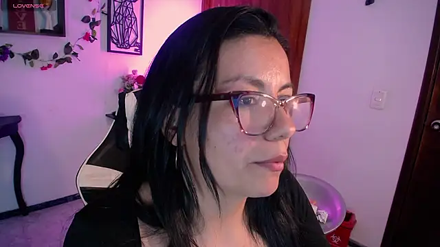 QueenRose94's cam snapshot