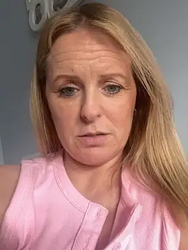 madamlillyrose live sex cam