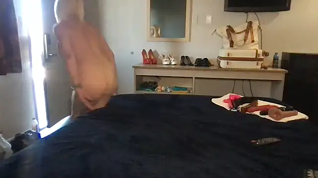 TiffaneyLove live sex cam