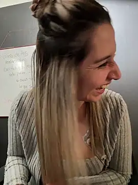 Isabella_Varella's cam snapshot