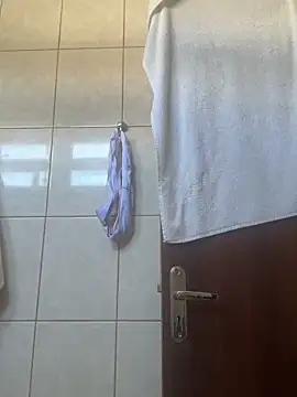 Bia_sexynovaes live sex cam