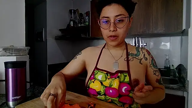 Juliexxxxtasy's cam snapshot