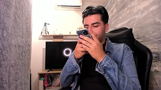 noahWolff_ live sex cam