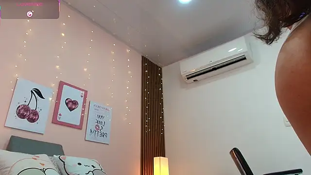 alina_martinelli's cam snapshot