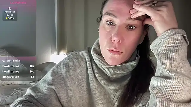 MilkyHoneyLullabies's cam snapshot