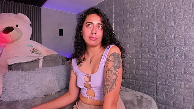 Magic_ivone's cam snapshot