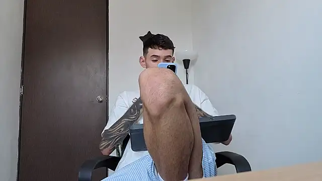 Saturno_v live sex cam