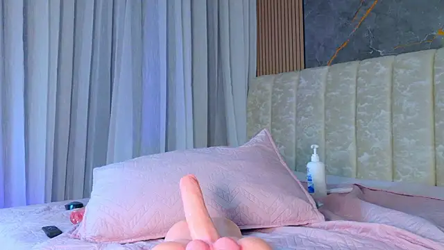 mia_scot's cam snapshot