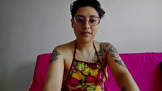 Juliexxxxtasy's cam snapshot