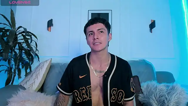 Leo_santoro live sex cam