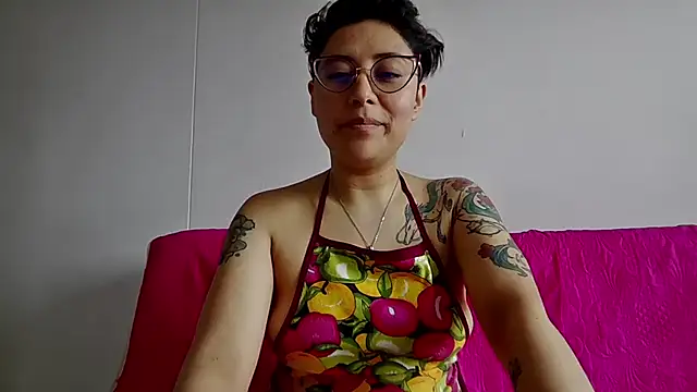 Juliexxxxtasy's cam snapshot