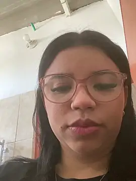 Lucy_strong1's cam snapshot