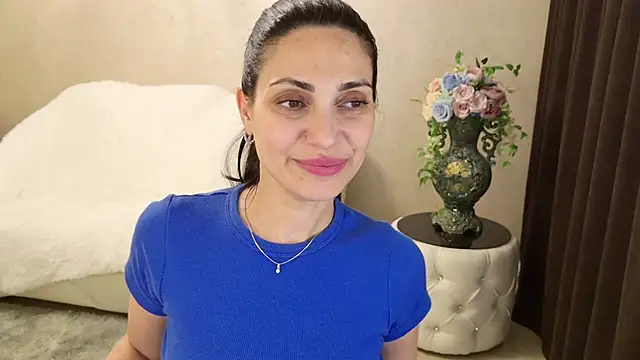 LovelyBeatrice live sex cam