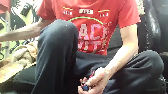 ILOVEhairywoman's cam snapshot