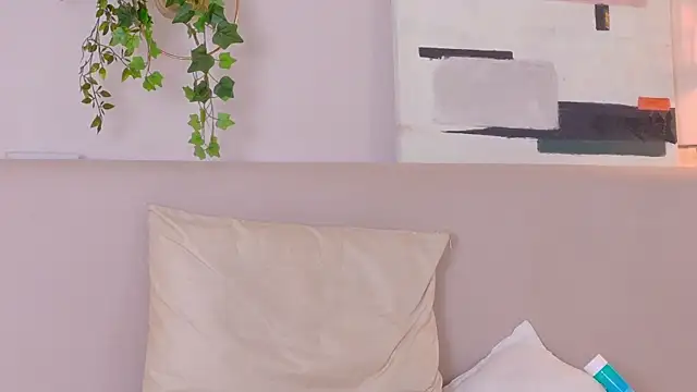 VioletBloomm's cam snapshot