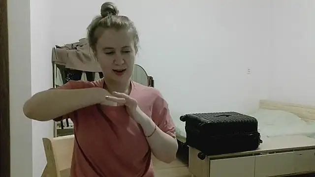 EllaJourney's cam snapshot