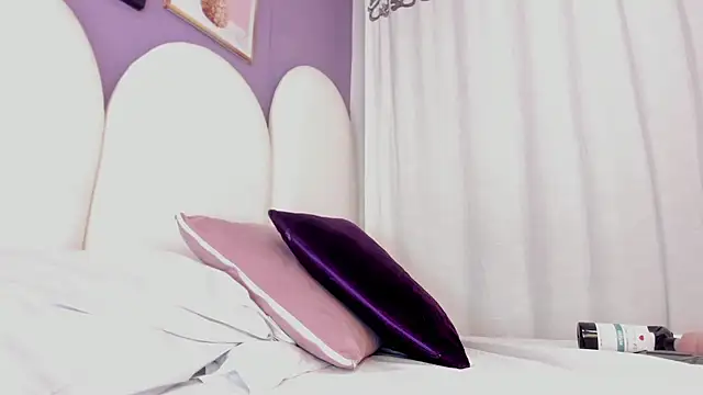 luna_bradley_'s cam snapshot