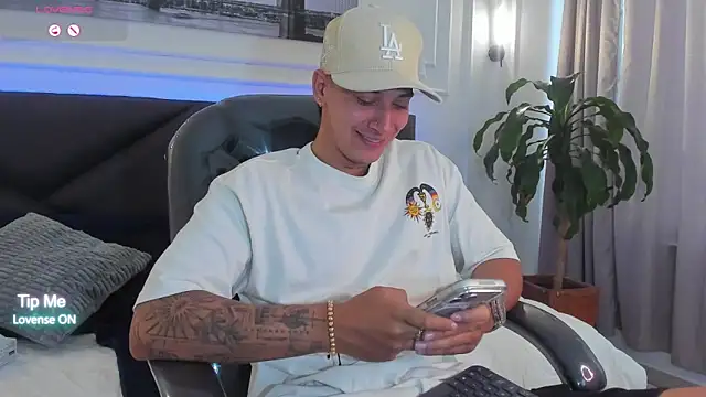 Damian23__ live sex cam