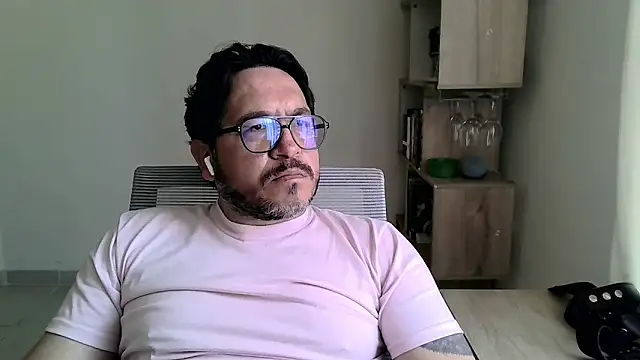 HiddenBear live sex cam