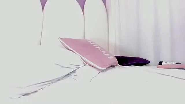 luna_bradley_'s cam snapshot