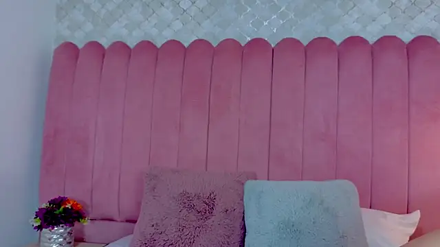 EMILYJOHNSON01's cam snapshot