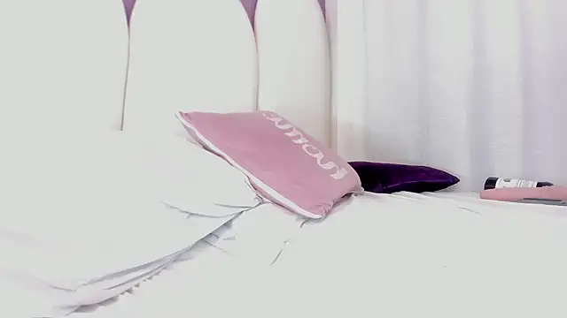 luna_bradley_'s cam snapshot