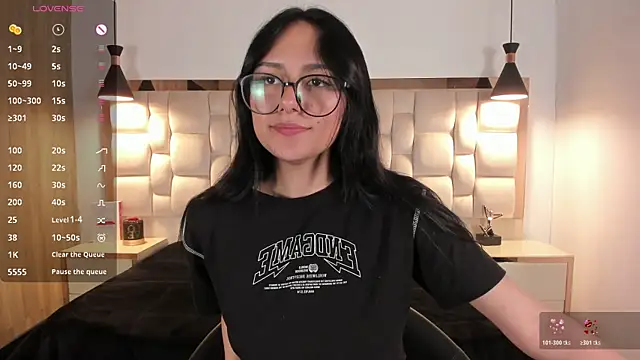 NiccolleHall's cam snapshot