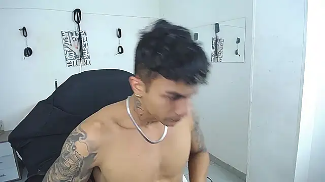 Leonard_Price live sex cam