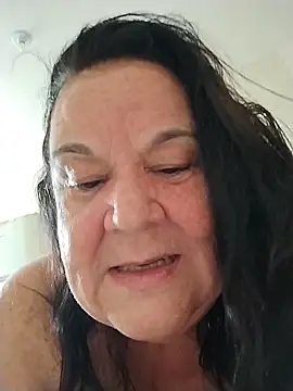 Yaya_Mineira live sex cam