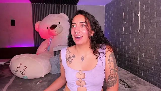 Magic_ivone's cam snapshot