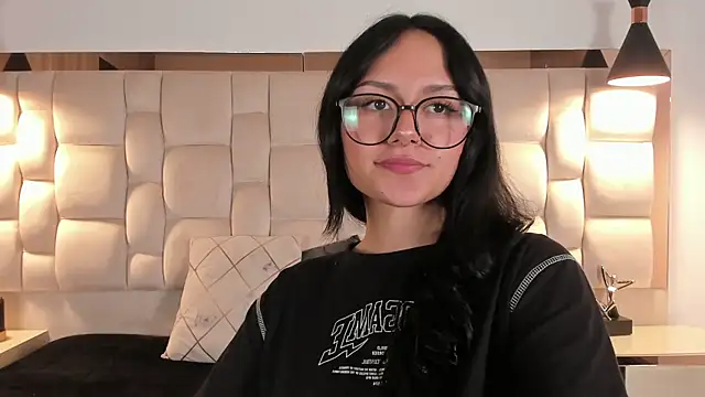 NiccolleHall's cam snapshot