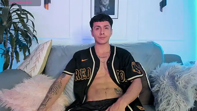 Leo_santoro's cam snapshot