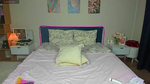 BritneyLix's cam snapshot