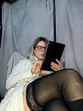 dolcehelena993's cam snapshot