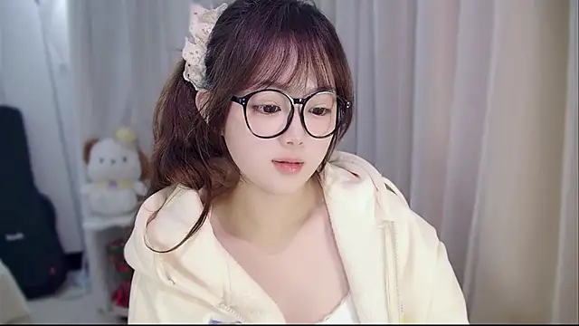 YUANYUAN-A live sex cam