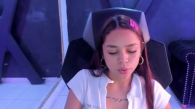 CarolineFyre's cam snapshot