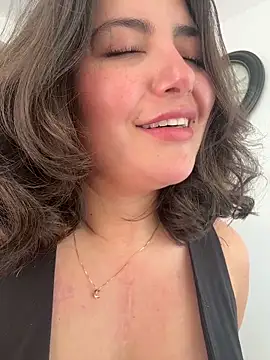 sukhakunis1 live sex cam