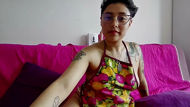 Juliexxxxtasy's cam snapshot