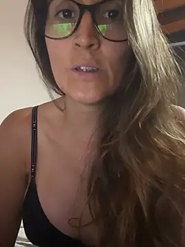 Soy_florciita012's cam snapshot