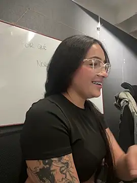 Alyha_Cortes's cam snapshot