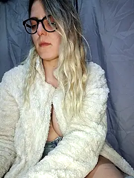 dolcehelena993's cam snapshot