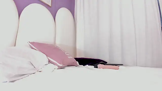 luna_bradley_'s cam snapshot