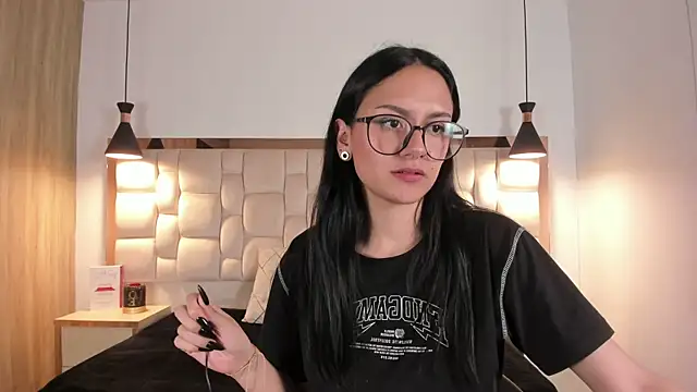 NiccolleHall's cam snapshot