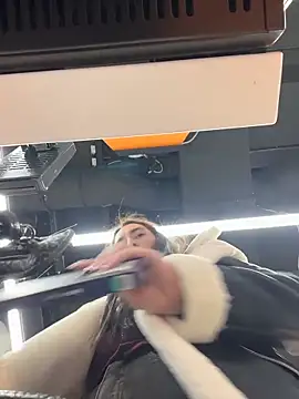 Holly_Play live sex cam