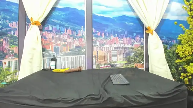 SabrinaAndYaly's cam snapshot