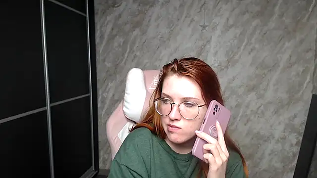 Reginasmilee live sex cam