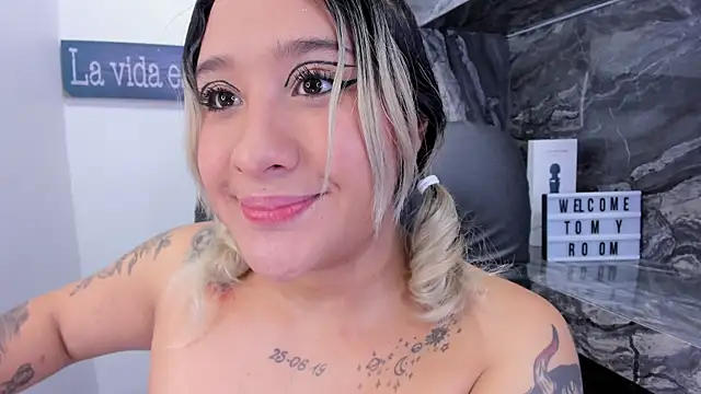 miss_danika's cam snapshot