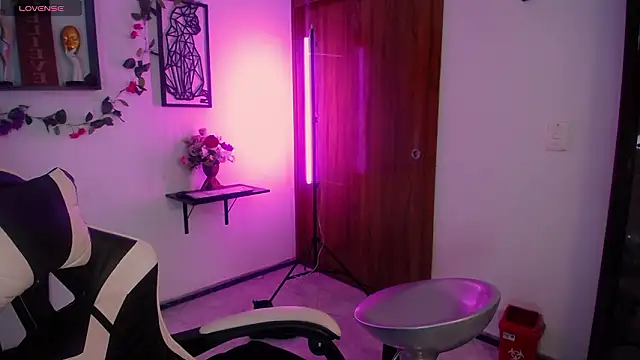 QueenRose94's cam snapshot