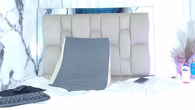 Rachele_x live sex cam