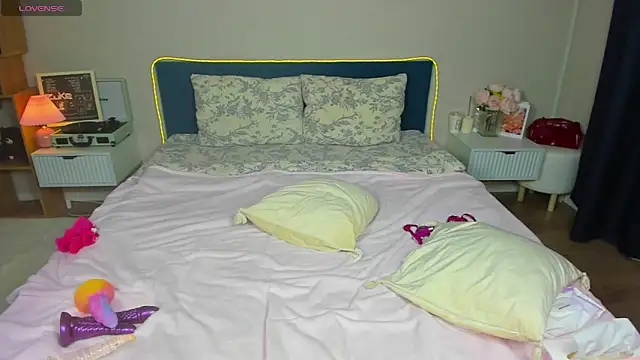 BritneyLix's cam snapshot